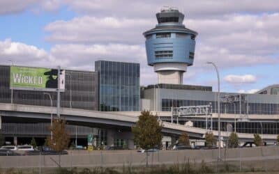 Aeropuertos en EEUU reportan retrasos a un día de la reducción del 10 % en actividad aérea