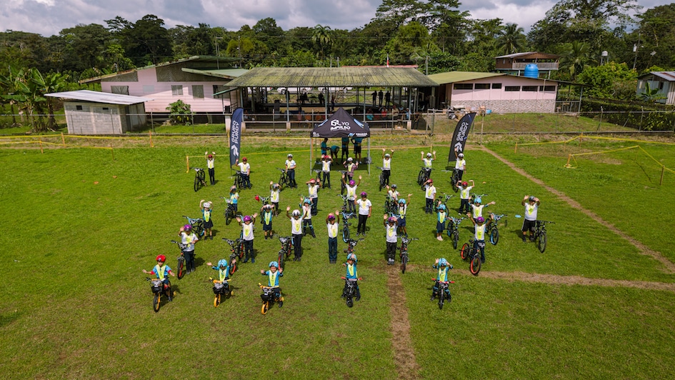 Costa Rica: Grupo Purdy impulsa la movilidad segura y dona bicicletas y equipo de protección a estudiantes