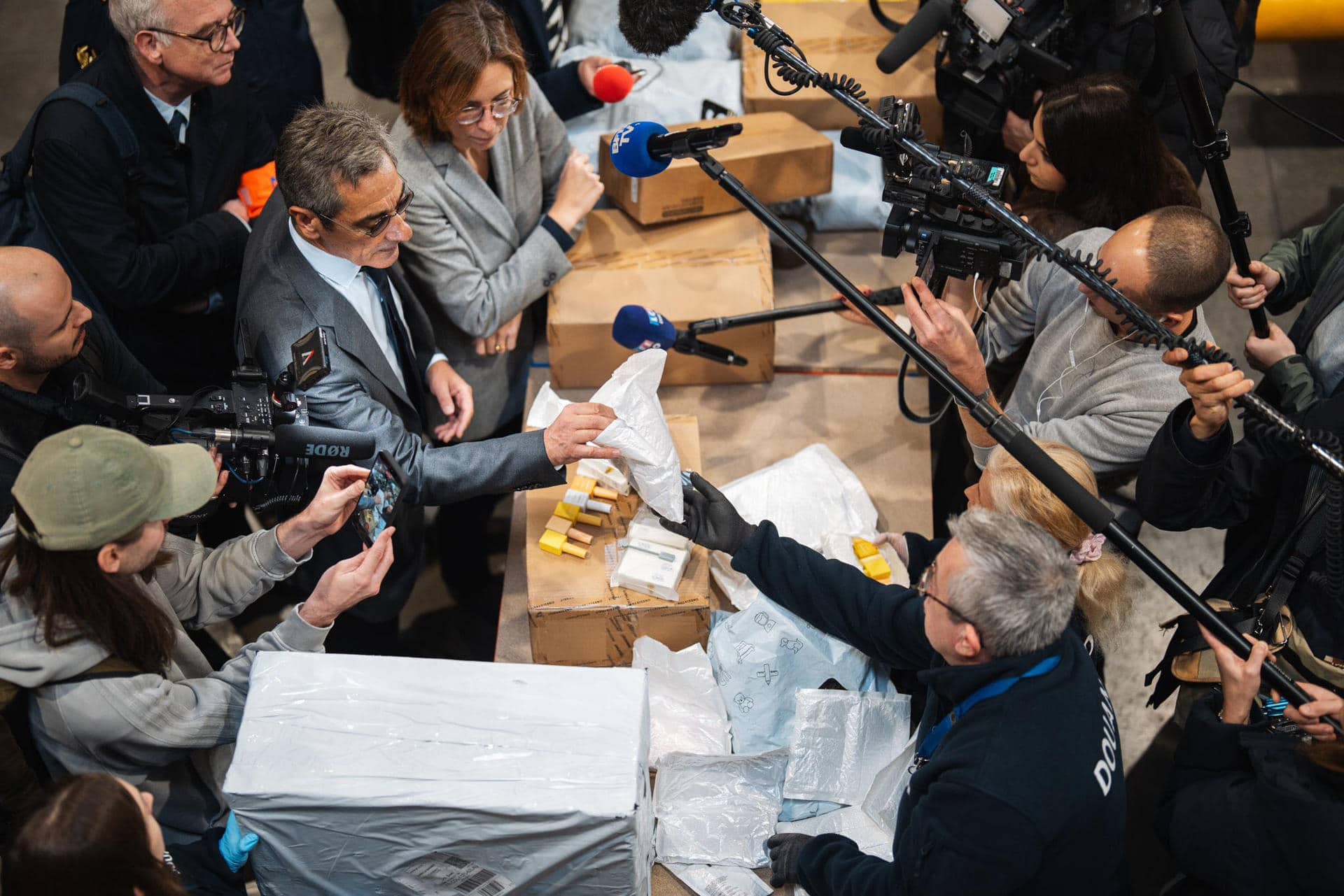 Gobierno francés ordena una inspección de 200.000 paquetes de Shein llegados hoy a Francia