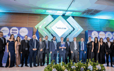 Holcim El Salvador recibe el Premio CASALCO 2025,  máximo galardón del sector de la construcción