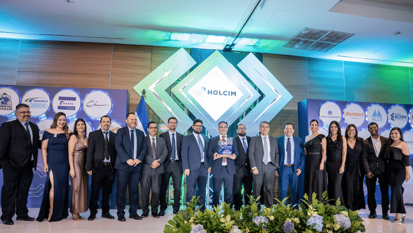 Holcim El Salvador recibe el Premio CASALCO 2025,  máximo galardón del sector de la construcción