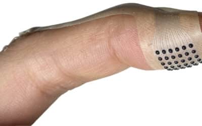 Diseñan un dispositivo que parece una tirita y permite ‘sentir’ el mundo digital