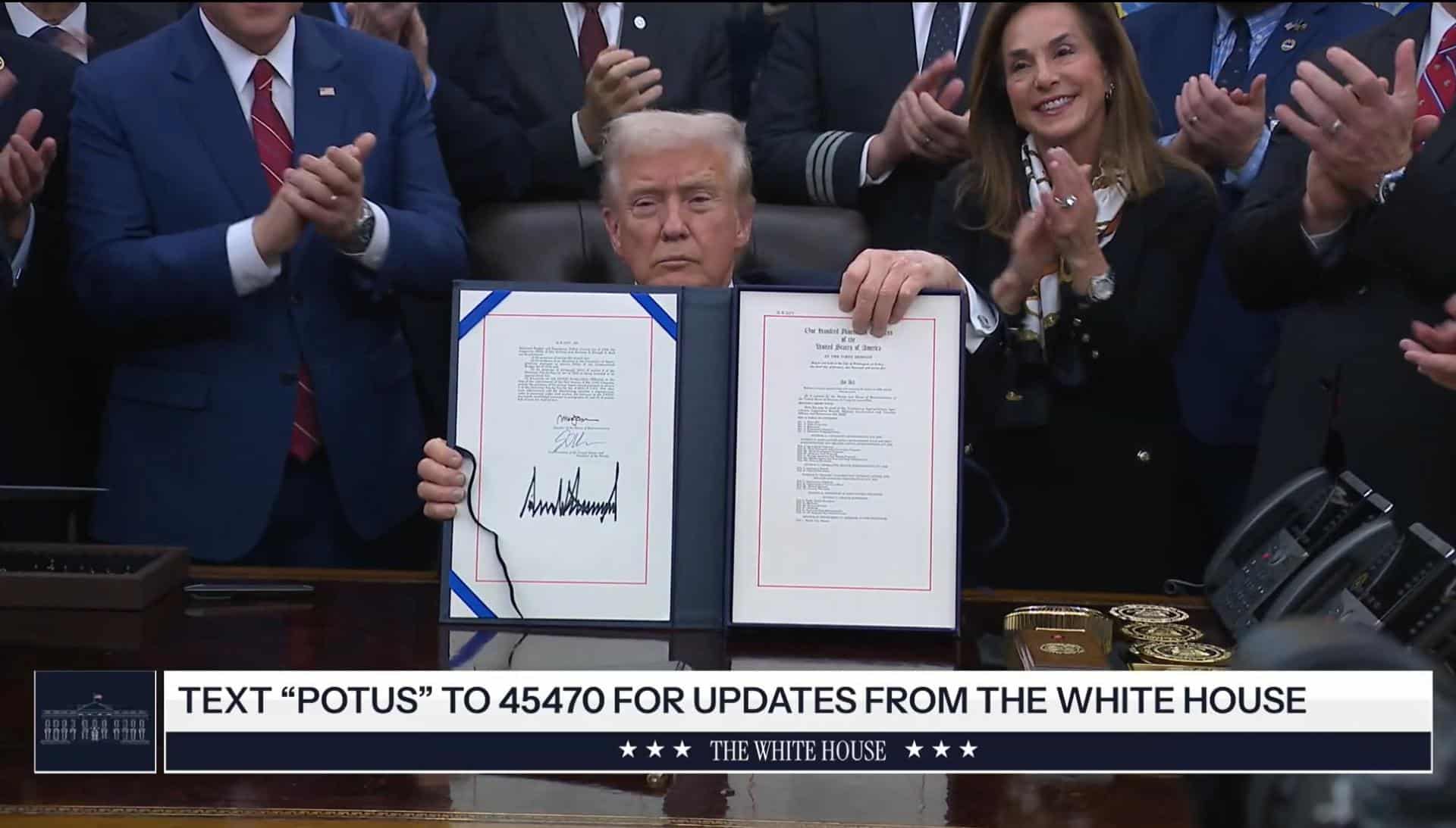 EE.UU. reabre su gobierno 43 días después y pone fin al cierre más largo de su historia