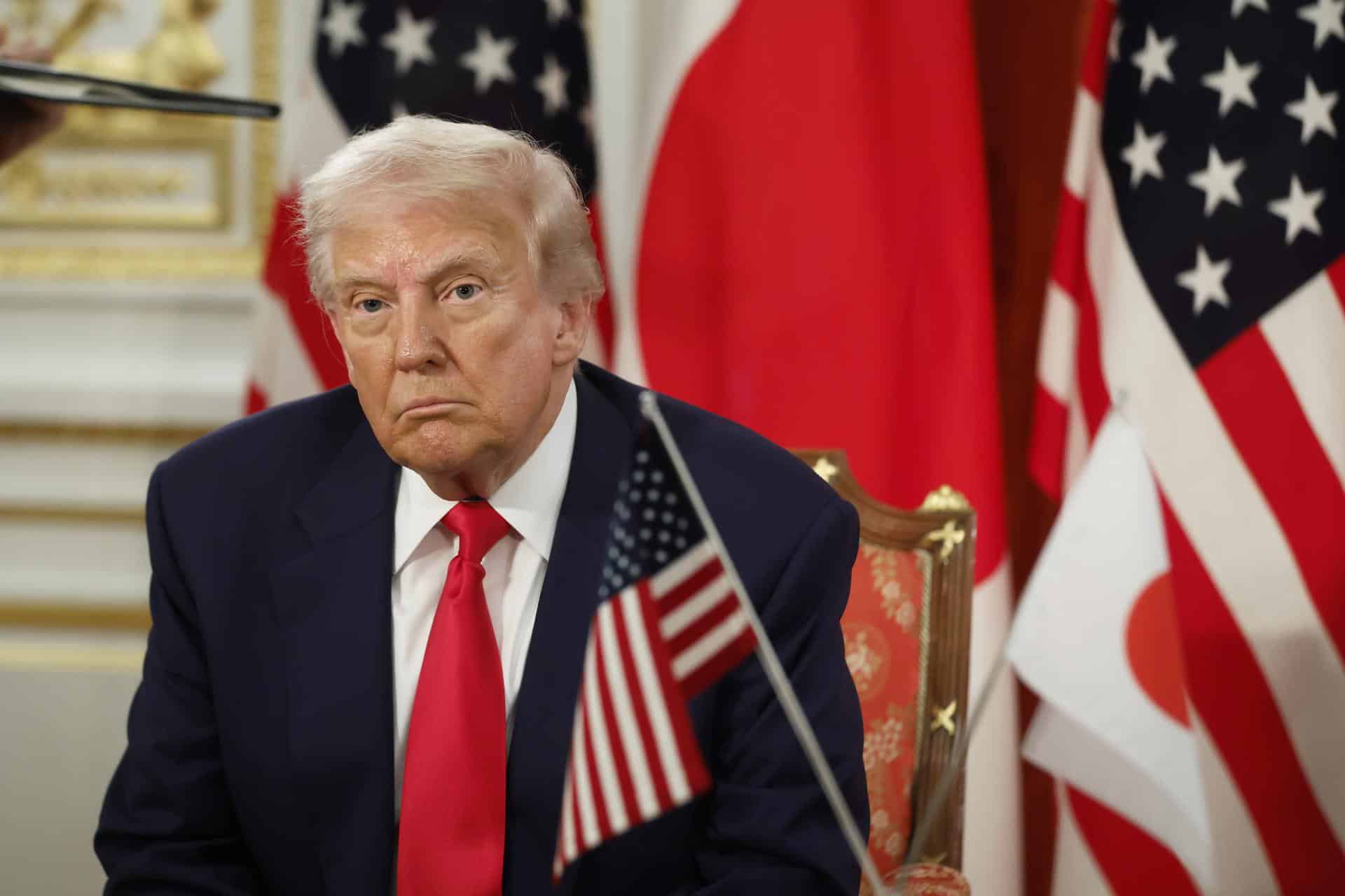 Trump dice que redadas migratorias “no han ido suficientemente lejos” y defiende tácticas