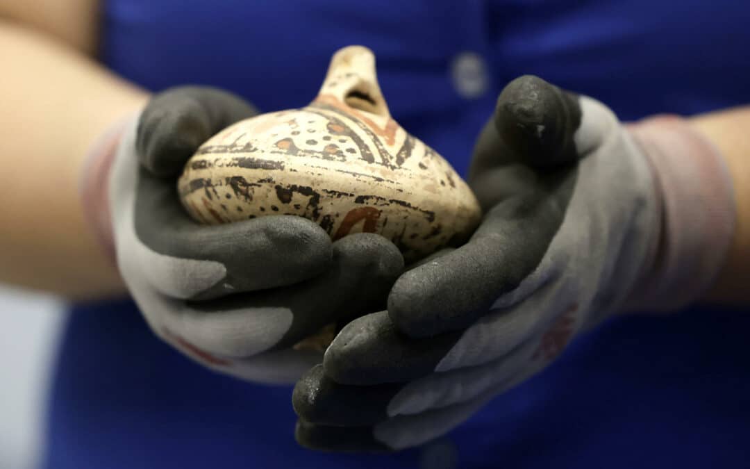 Costa Rica recibe piezas precolombinas de una enorme colección recuperada por el FBI